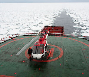 The helicopter on the heli-deck ready to go (Photo: Wendy Pyper)