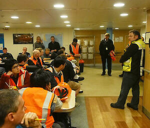 Dr Tony Fleming (second from right) speaks to expeditioners (Photo: Wendy Pyper)