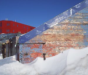 Biscoe Hut with new "red shed" accomodation in background, 1999