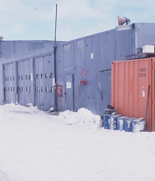 An old photo of a grey building.
