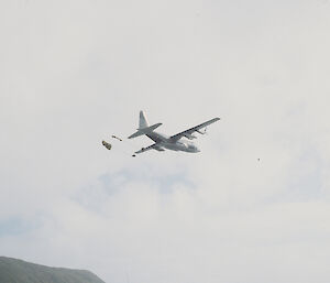 Large aircraft and airdrop