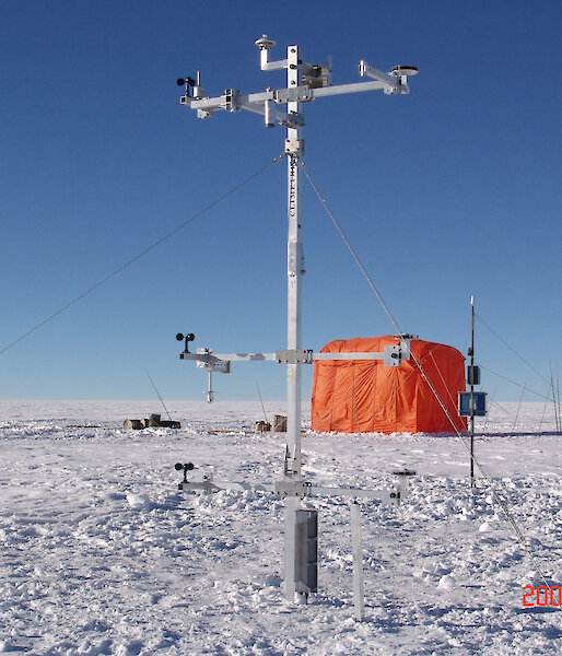 Dome Argus automatic weather station