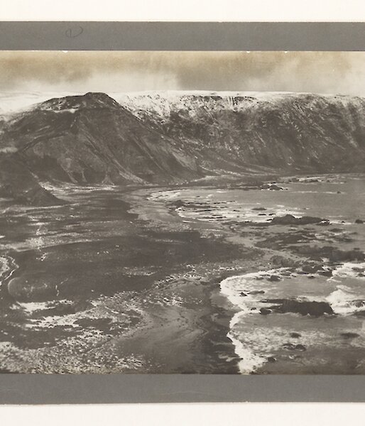 black and white photo of Macquarie Island and isthmus in 1911