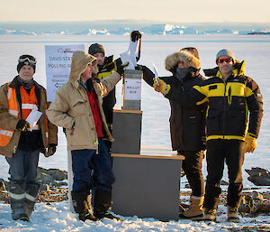 Expeditioners vote at Davis research station