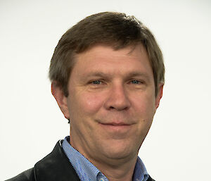 portrait of Scott Laughlin