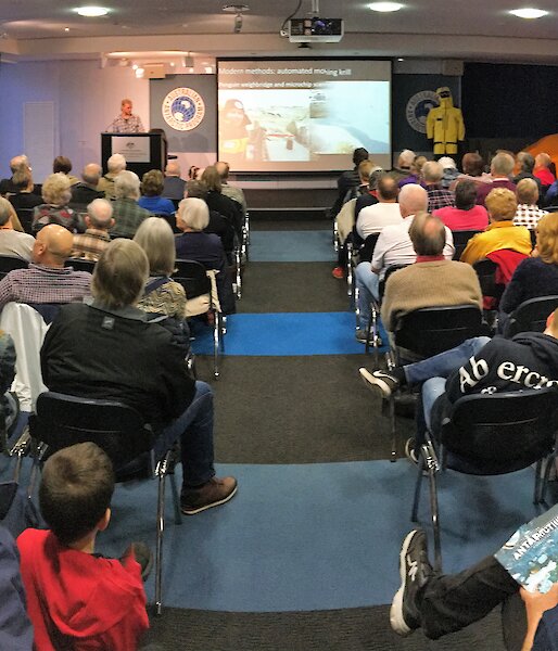 crowded theatre at AAD