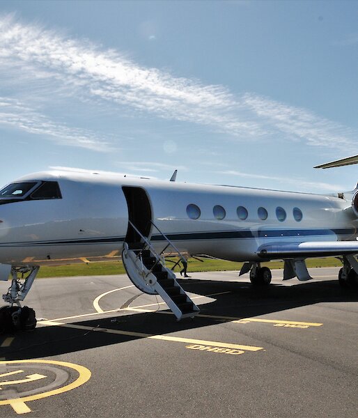 NASA’s Gulfstream V at Hobart Airport for Operation IceBridge