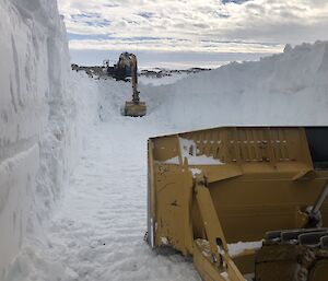 The plant operators in action digging out the wharf road in preparatioin for V2