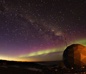 Aurora and milky way over ANARESAT, Davis