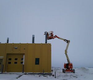 De-winterising a building in Antarctica