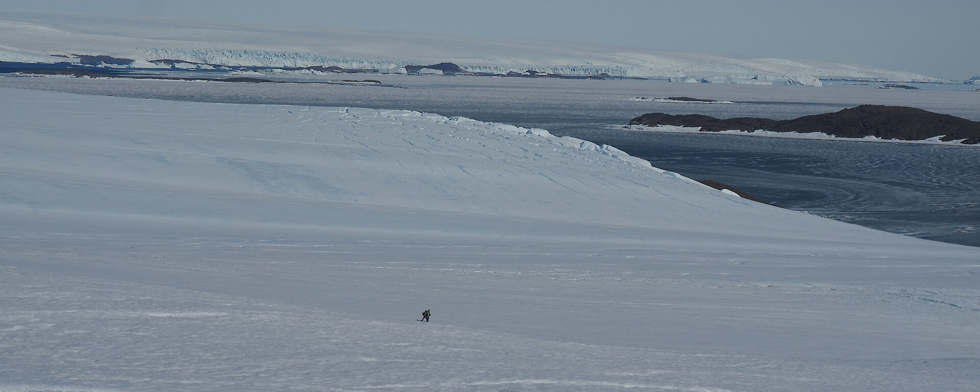 Two men walking back to station on the plateau