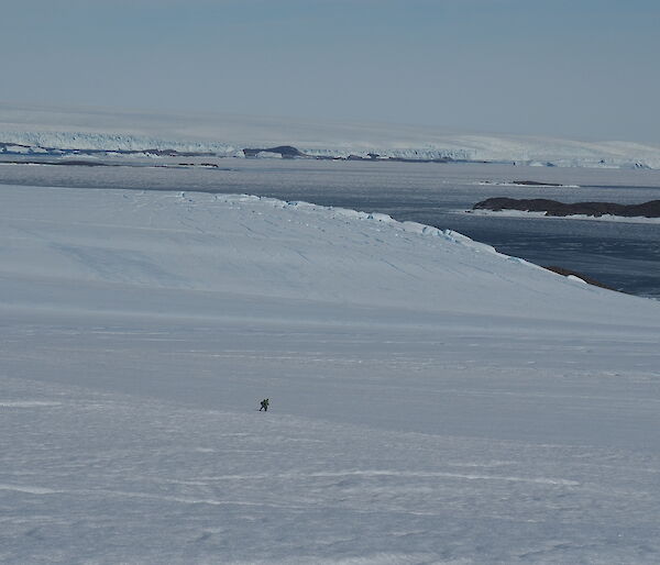 Two men walking back to station on the plateau