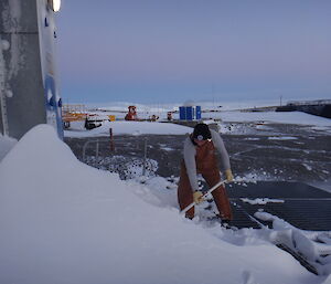 BoM Senior Observer Roelof helping to clear snow from the Balloon Shed after another Mawson blizzard.