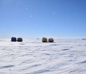 Hägglunds in traverse to Colbeck Hut — Mawson.