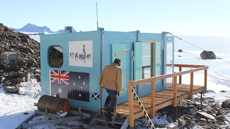 The 2019 remodelled Rumdoodle Hut secured in position in the North Masson Range.