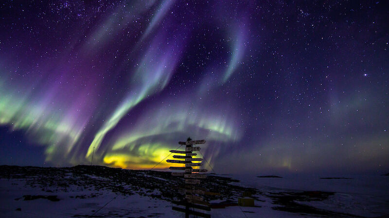 An aurora australis over Davis research station.