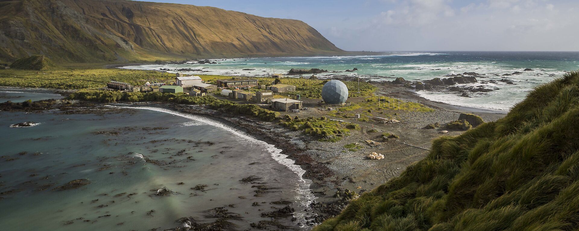 Station buildings on part of the isthmus of Macquarie Island.