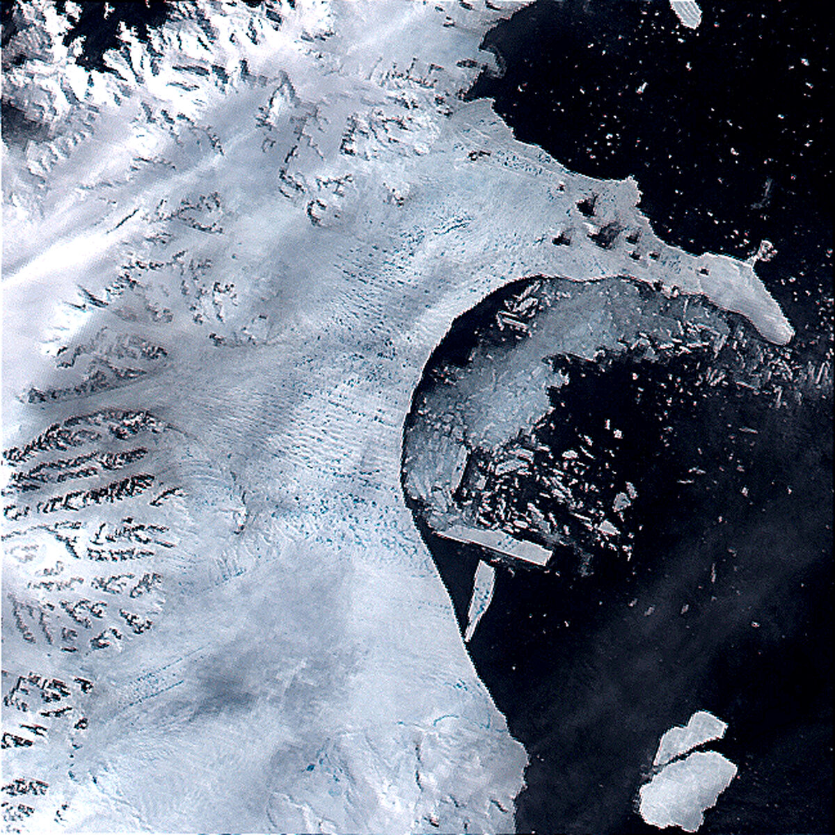 Айс б. Земли за антарктическим кругом. Льдина откололась. Ice Satellite. Snow Melts.