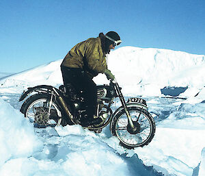 The Matchless G80 500 cc single at Mawson in 1968, with its upswept exhaust and muffler and South Australian number plate