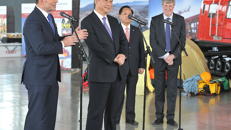 (L-R) Australian Prime Minister Tony Abbott, Chinese President, Xi Jinping, Administrator of the State Oceanic Administration of China and signatory to the MoU, Liu Cigui, and Australian Antarctic Division Director, Tony Fleming, at an event for the signing of the MoU.
