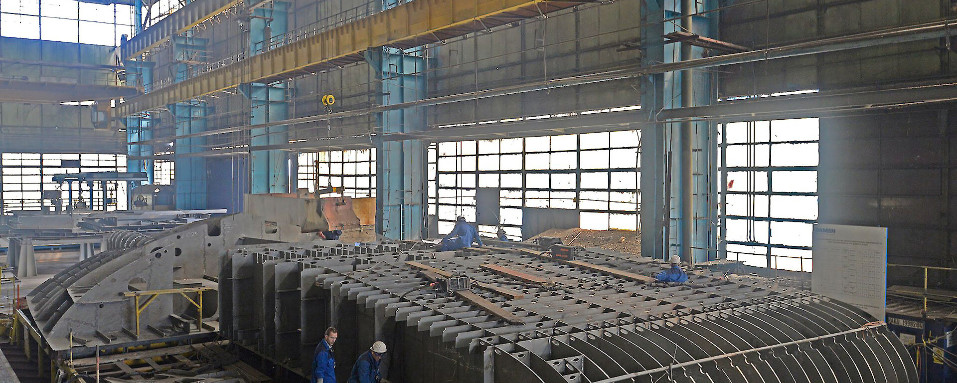 The ship’s double bottom begins to take shape.