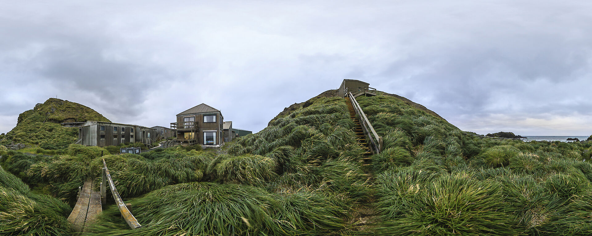 360 degree view to seismic hut lookout on Macquarie Island.