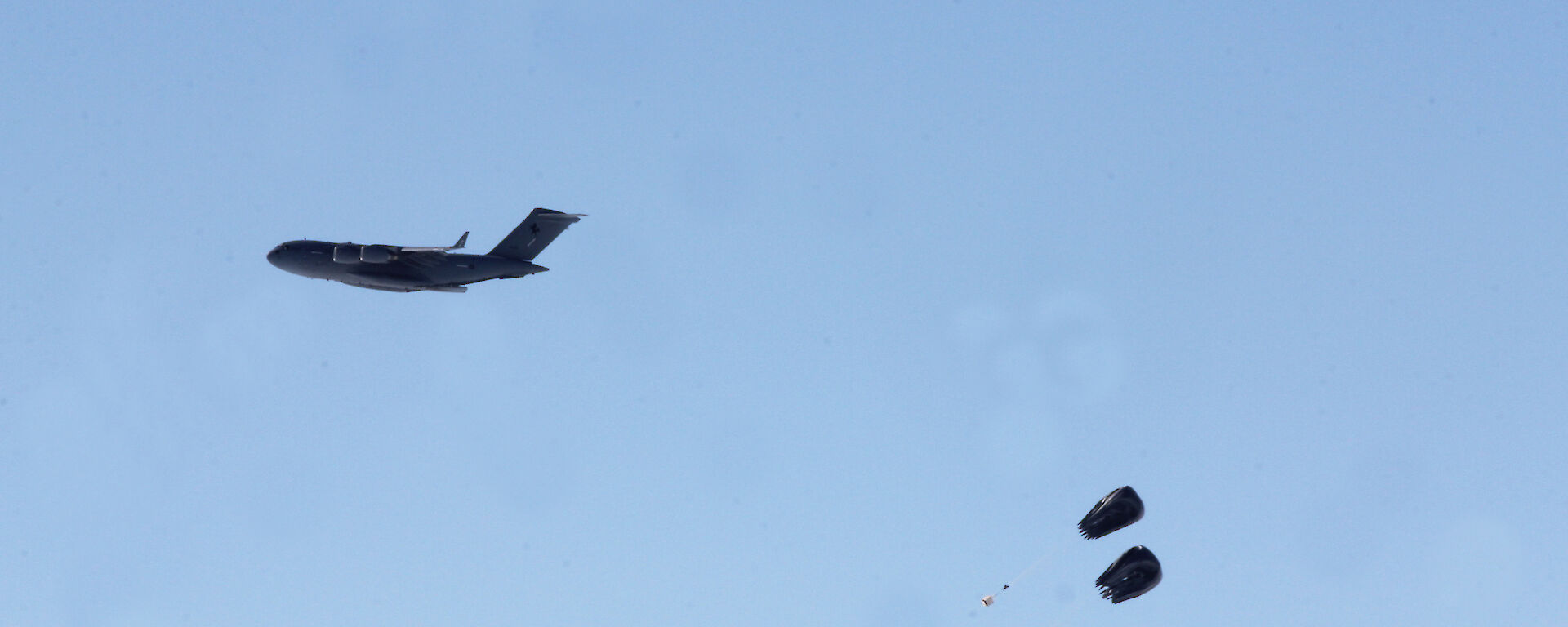 The C17 aircraft deploying parachutes and loads out the back