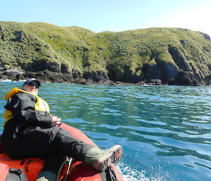 expeditioner in boat