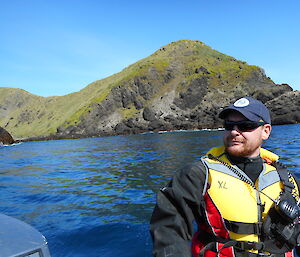 Expeditioner in boat