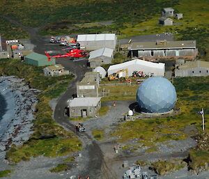 Helicopter flying a slung load into station