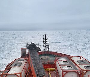 the ship entering the ice sheet