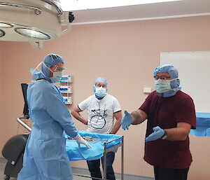 lay surgical assistants in theatre