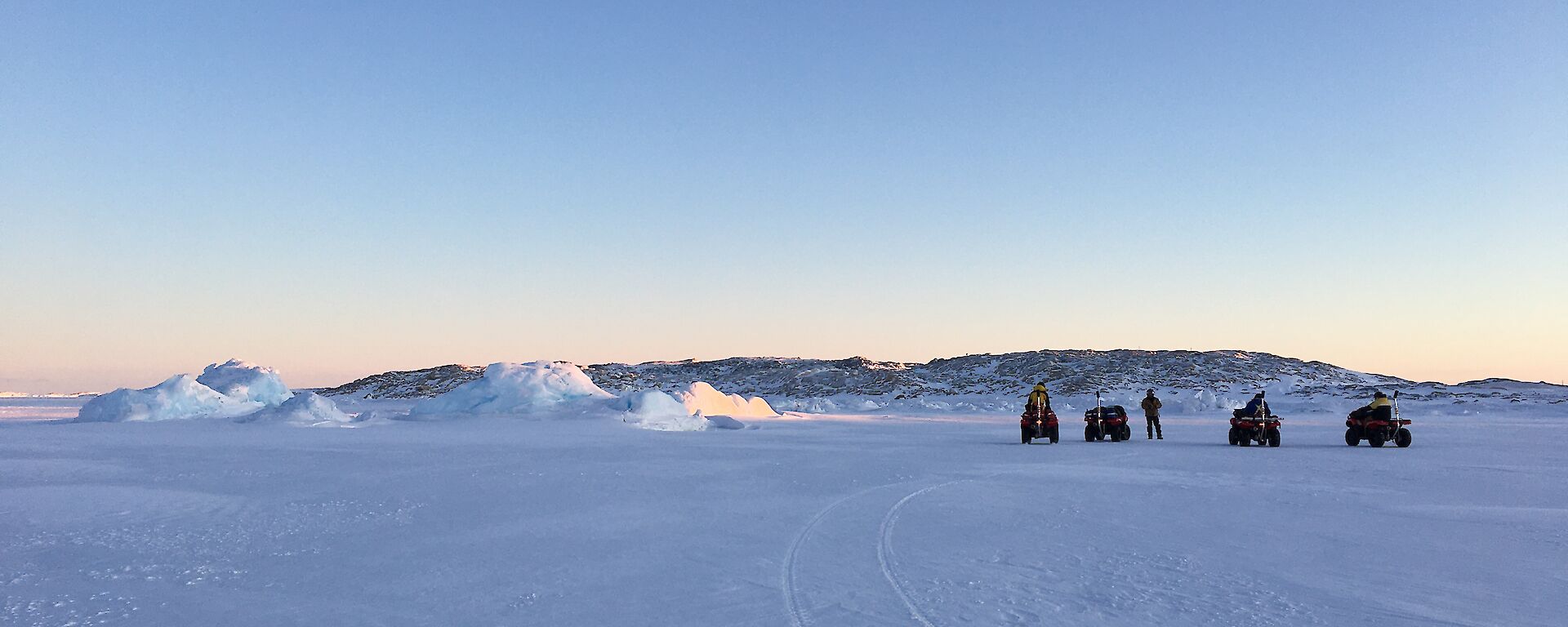 Three expeditioners on the sea ice out to drill the sea ice thickness