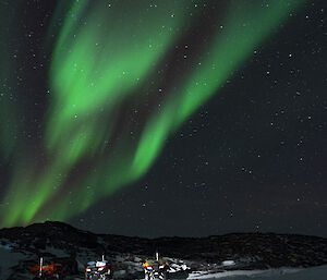 Aurora Australis over a field hut