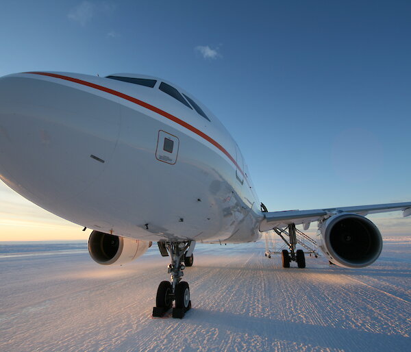 A319 on ice runway at Wilkins Aerodrome