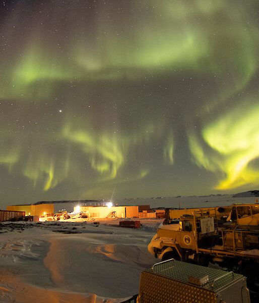 Aurora Australis green sky over station