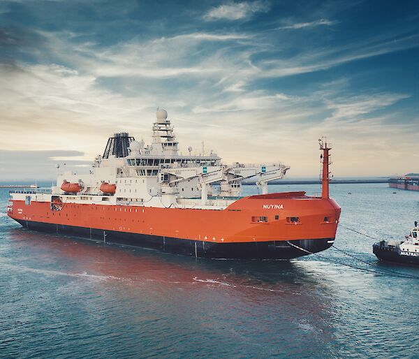 icebreaker towed into port