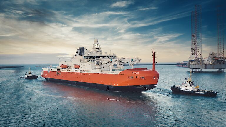 icebreaker towed into port
