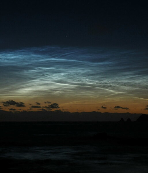 Bright noctilucent cloud and a dark sky