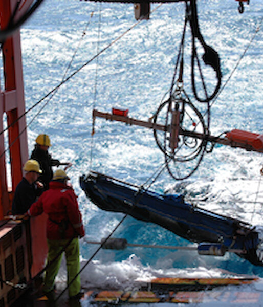 Deploying the rectangular midwater trawl net