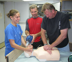 Expeditioners practice their CPR