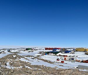 A cloudless blue sky above Casey Station
