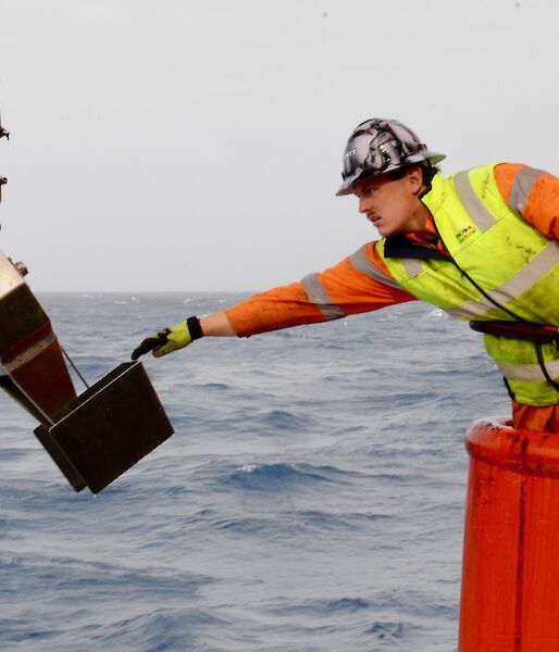 sampling machine is retrieved from stern of Aurora Australis