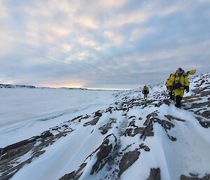 A group of people walking along the shores of Heidemann Bay