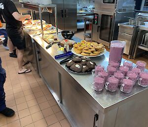 Food buffet with smoothies, biscuits, pastry’s and cakes.