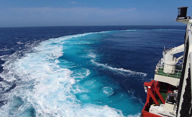 The rear of the ship turns sharply through the ocean