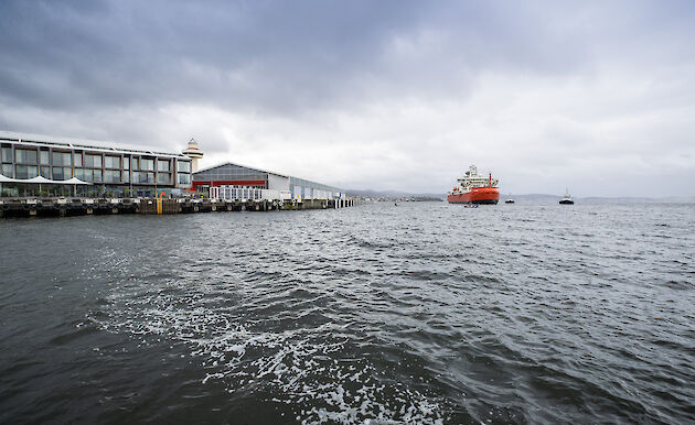 RSV Nuyina getting close to the wharf