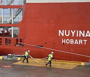 Ropes being tied up from the RSV Nuyina