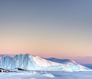 The purple, pink, blue winter colours in the sky that we associate with cold but clear conditions in Antarctica