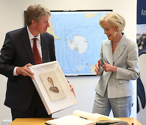 Governor General being presented with framed photo